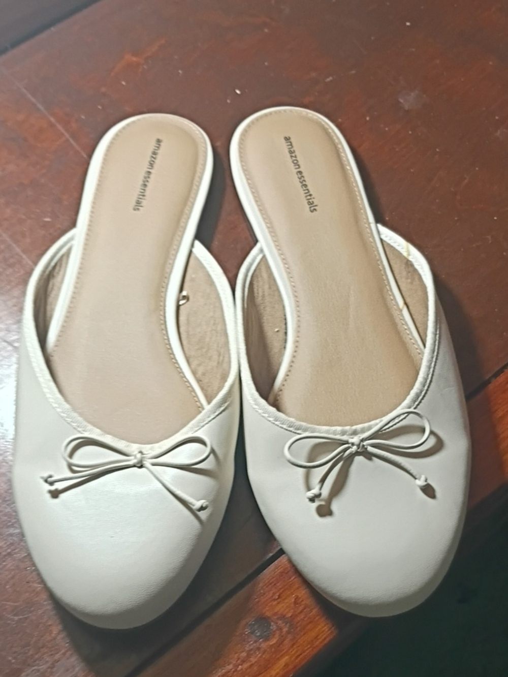 Amazon Essentials Cream Bow-Accent Slip-On Mules